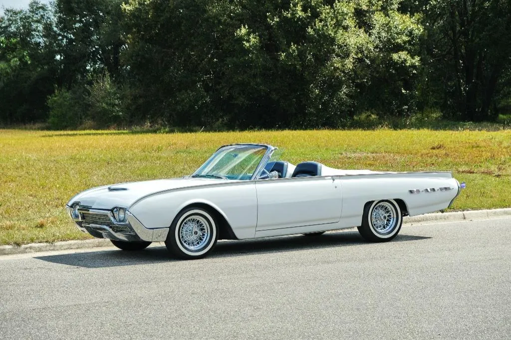 Ford Thunderbird 