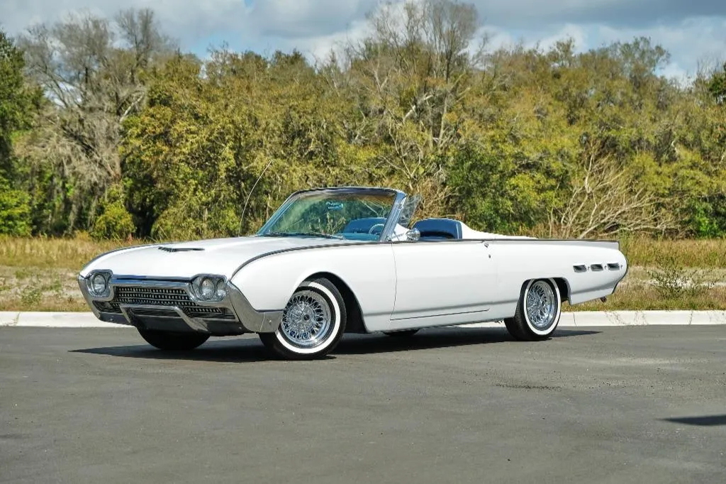 Ford Thunderbird 