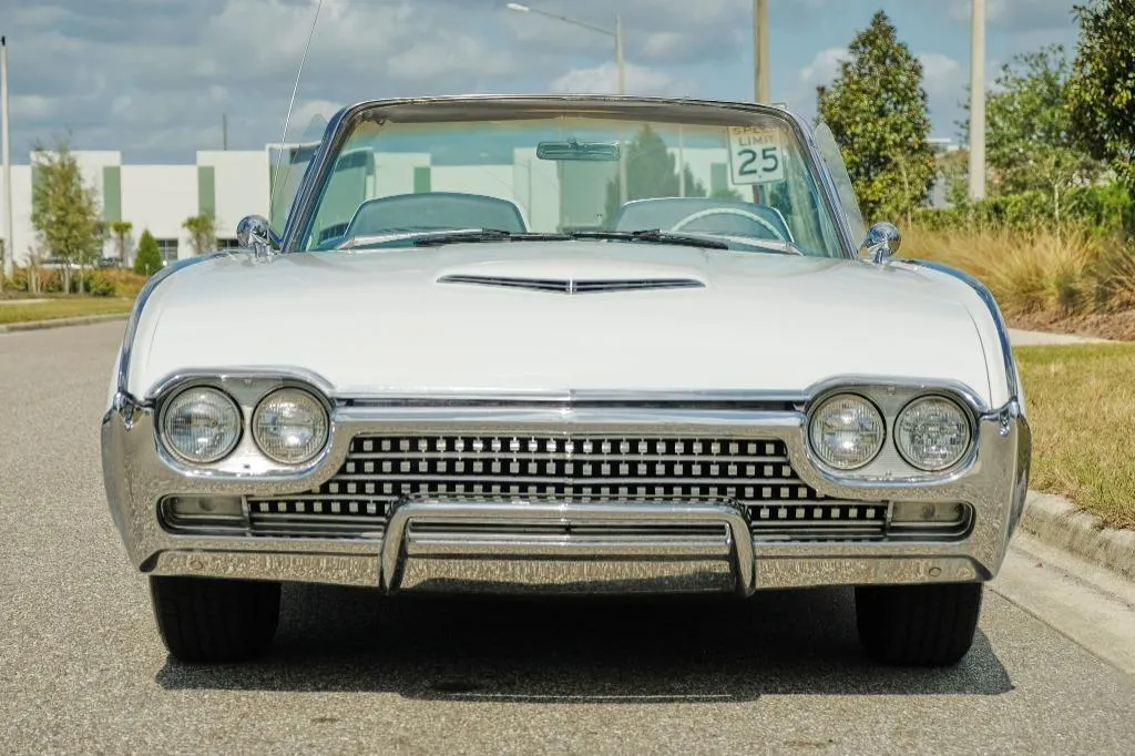 Ford Thunderbird 